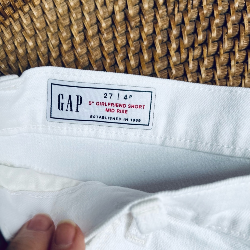 New Gap white shorts GIRLFRIEND MID RISE 27/4P new with tags - Picture 6 of 7
